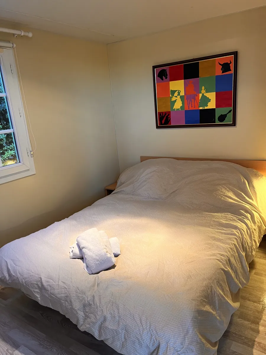 Extérieur de la maisonnette au sein du domaine